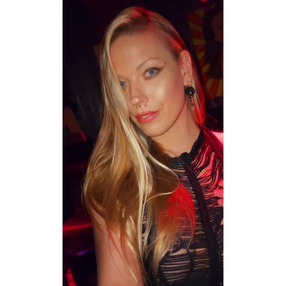 14kGold☠️Skull Earrings - Picture 8 of 10